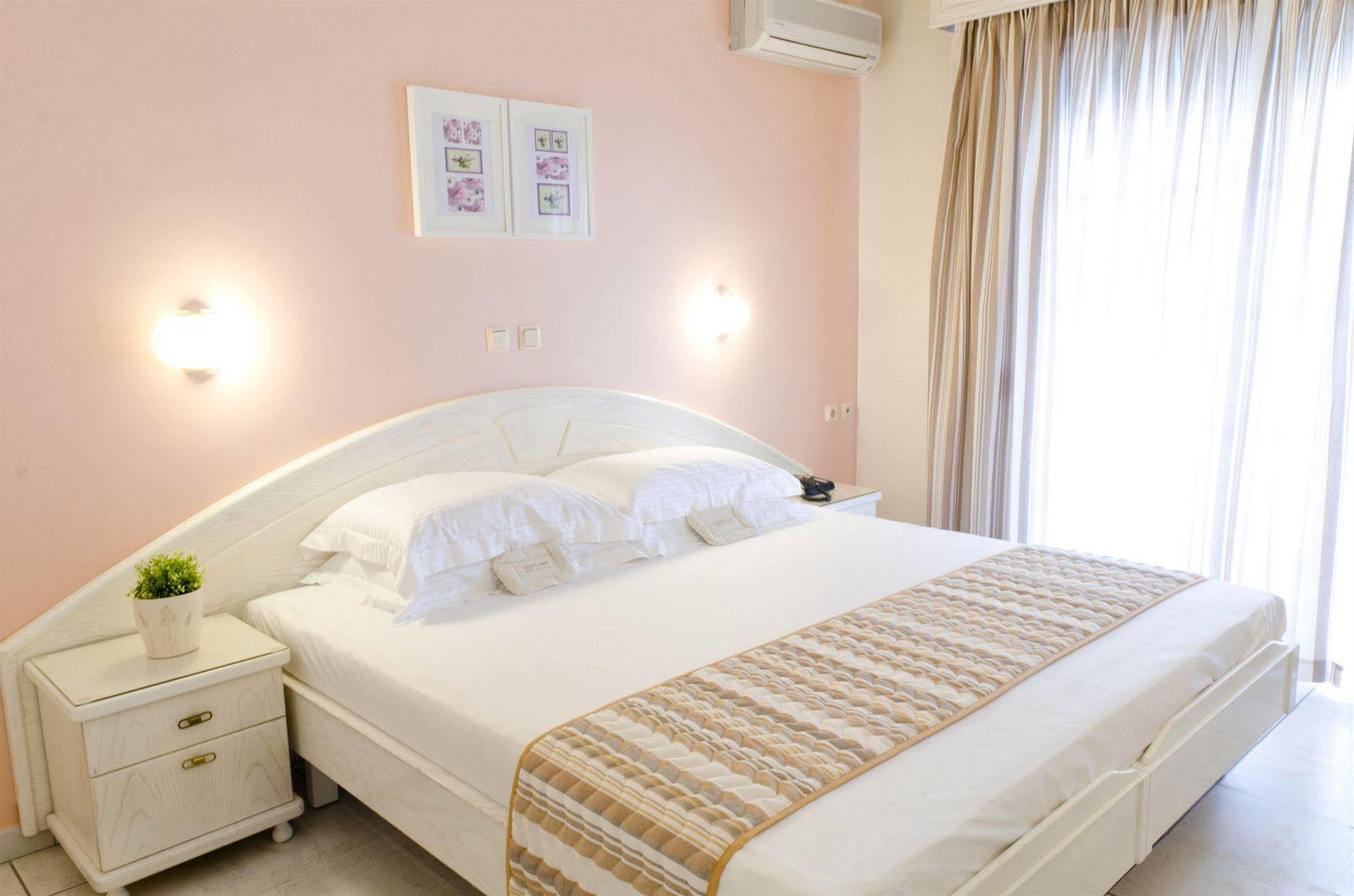 Hotel Strass Paralía Dış mekan fotoğraf